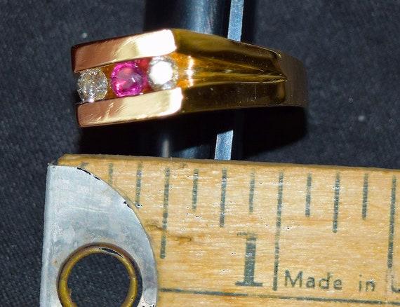 Diamond and Ruby gent's statement ring. (1 ct. TW… - image 3