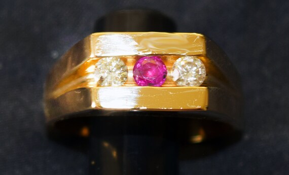 Diamond and Ruby gent's statement ring. (1 ct. TW… - image 1
