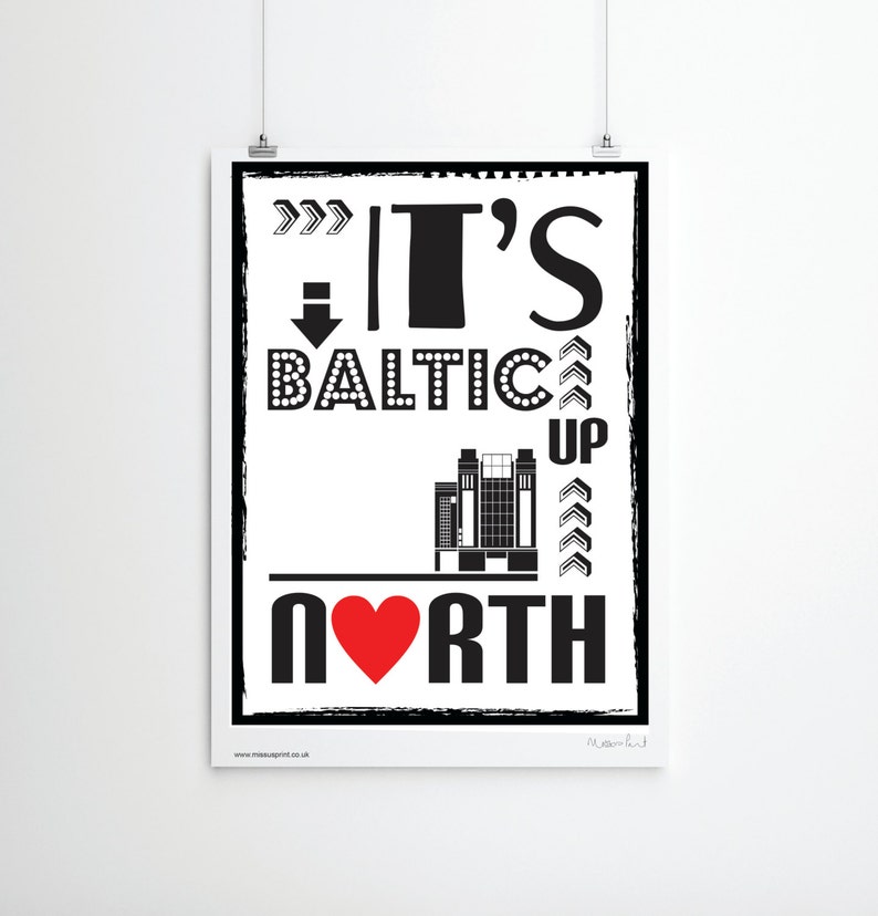 以下が含まれることがあります： 「It's Baltic Up North」というテキストと、