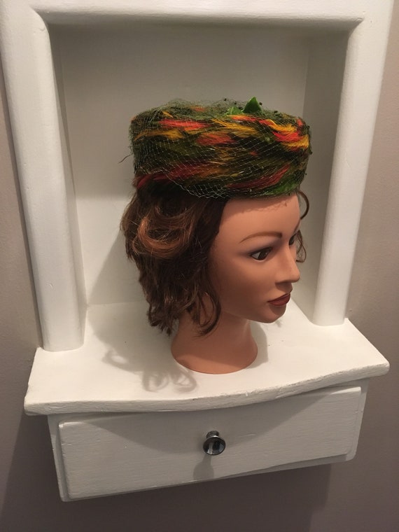 1960s Vintage Foliage Feathers Pillbox Hat - image 2