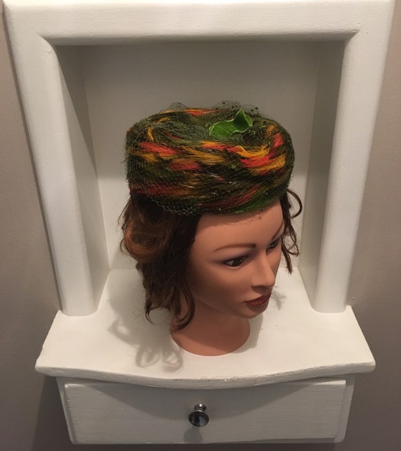 1960s Vintage Foliage Feathers Pillbox Hat - image 3