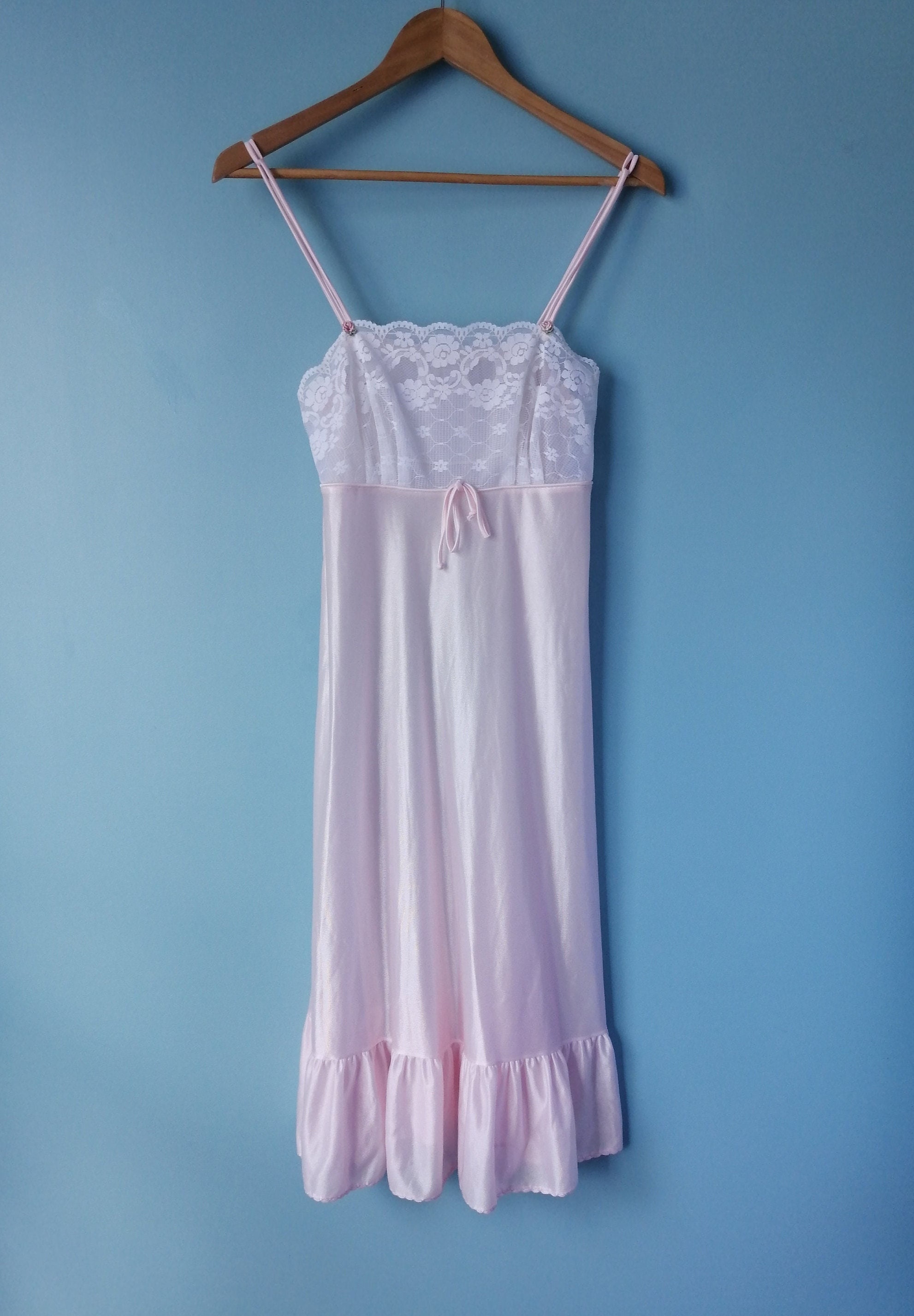 VINTAGE. Pale pink slip/nightie with lace bodice. Size 12. [NOVITA]
