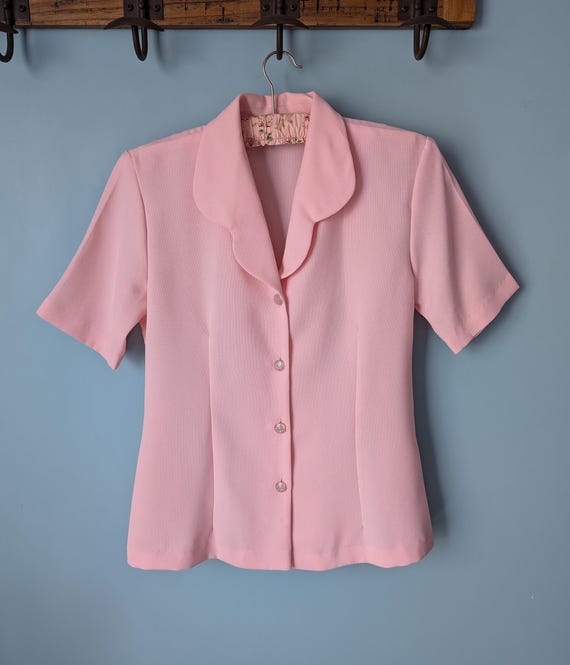 VINTAGE. 1960's cute pink button through blouse. Size S. [CASUAL ELEGANCE]