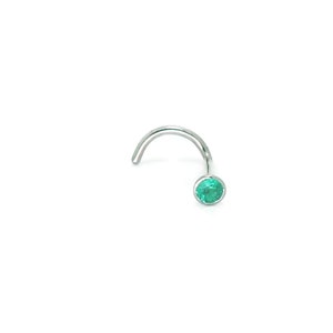 Anel de nariz de ouro genuíno feito à mão, pino de nariz, parafuso de nariz, ouro branco 18ct, 2mm, esmeralda natural, anel de nariz