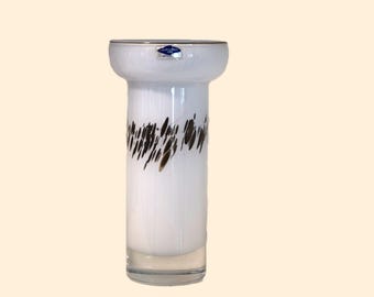 1980s Nuutajärvi "Fortuna" Weisse Glas Vase mit Breiterem Rand (18 cm) | Entworfen von Björn Weckström | Midcentury finnisches Design