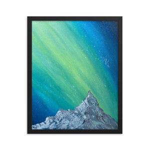 Aurora Nachthimmel über Bergen gerahmt Kunstdruck