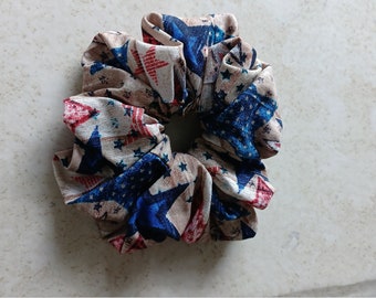 American Stars Scrunchie: Haarschmuck mit amerikanischen Flaggen