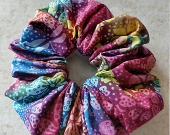 Haargummi mit Blumenmuster