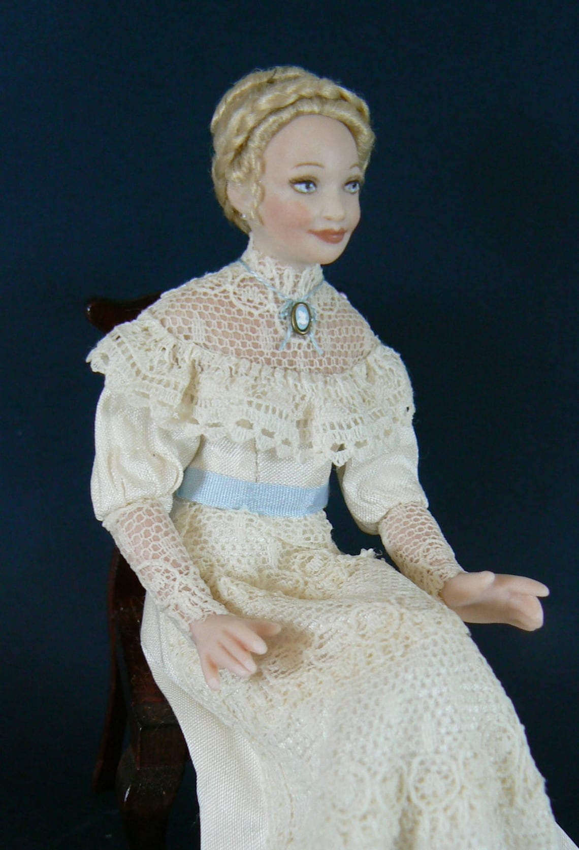 1 12 dollhouse dolls