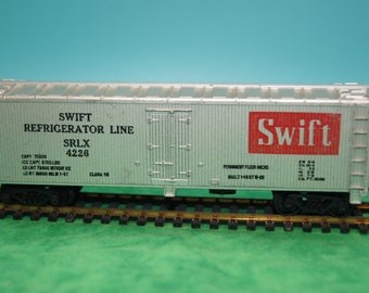 HO Scale Swift Reefer # 4226 by Mantua