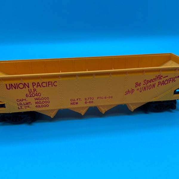 HO Scale Four Bay Union Pacific Hopper by Tyco #62040