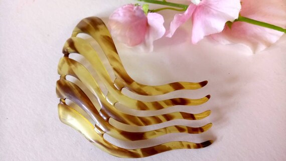 Unusual vintage celluloid hair comb, faux tortois… - image 6