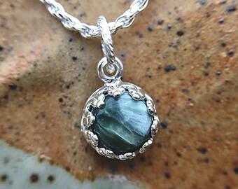 Seraphinite Serafina Green Chlorite necklace natural stone pendant Witch spiritual silver gothic jewellery statement jewelry magic