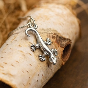 Sterling Silver Lizard Necklace – Gecko Charm Pendant for Women, Nature Lover Gift, Desert Animal Jewelry, Minimalist Reptile Necklace