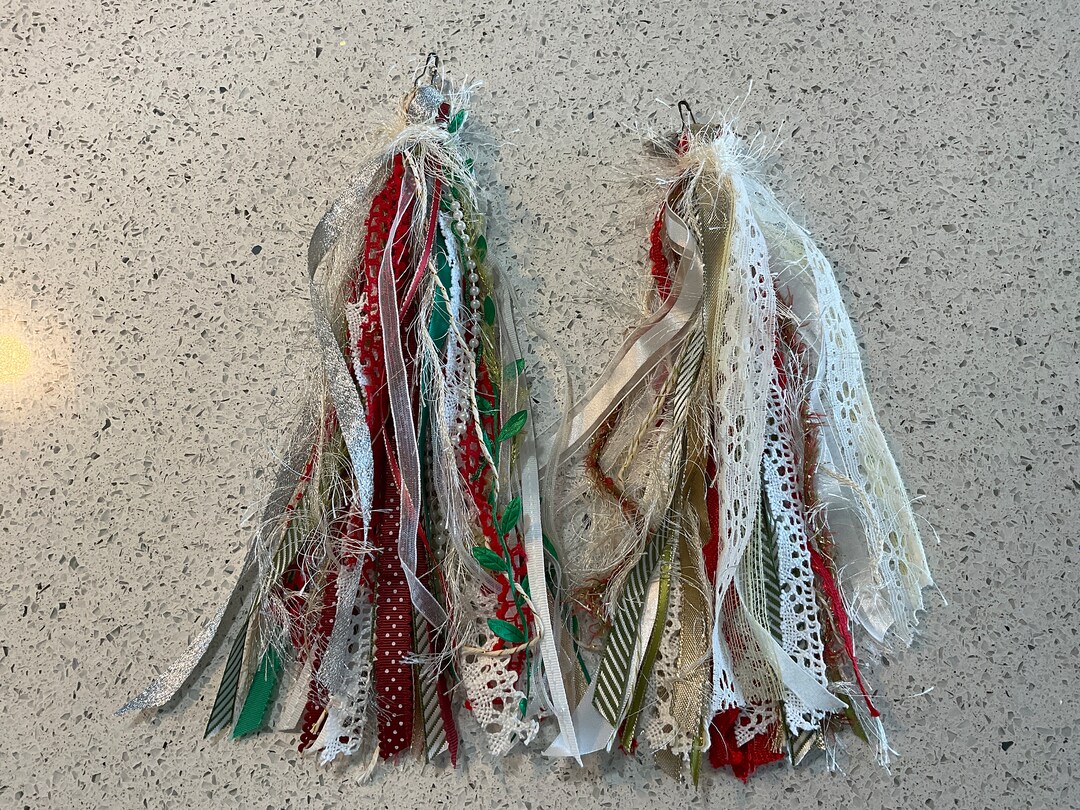 Handcrafted Christmas Tassels Festive Elegance for Your Junk Journal