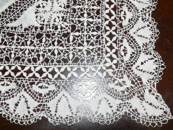 Antique Silk Maltese Lace Hankie - image 3