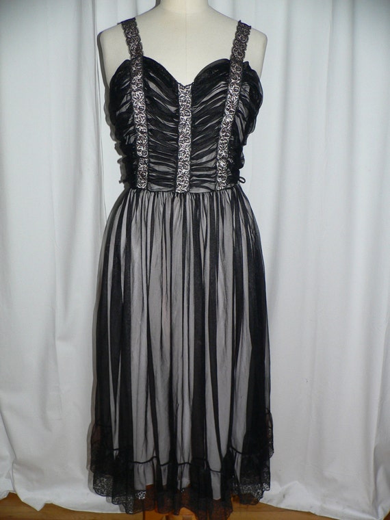 1950's 1960s Carillon Black Nightgown Over A Pale… - image 2