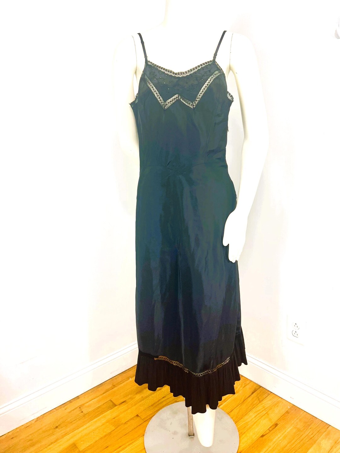 1950s Black Full Slip with Shaped Cups and Lace Bodice