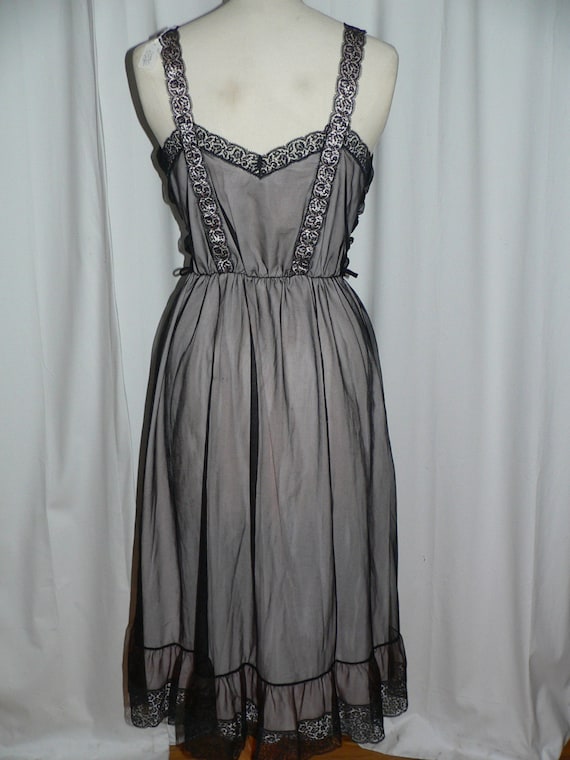 1950's 1960s Carillon Black Nightgown Over A Pale… - image 4