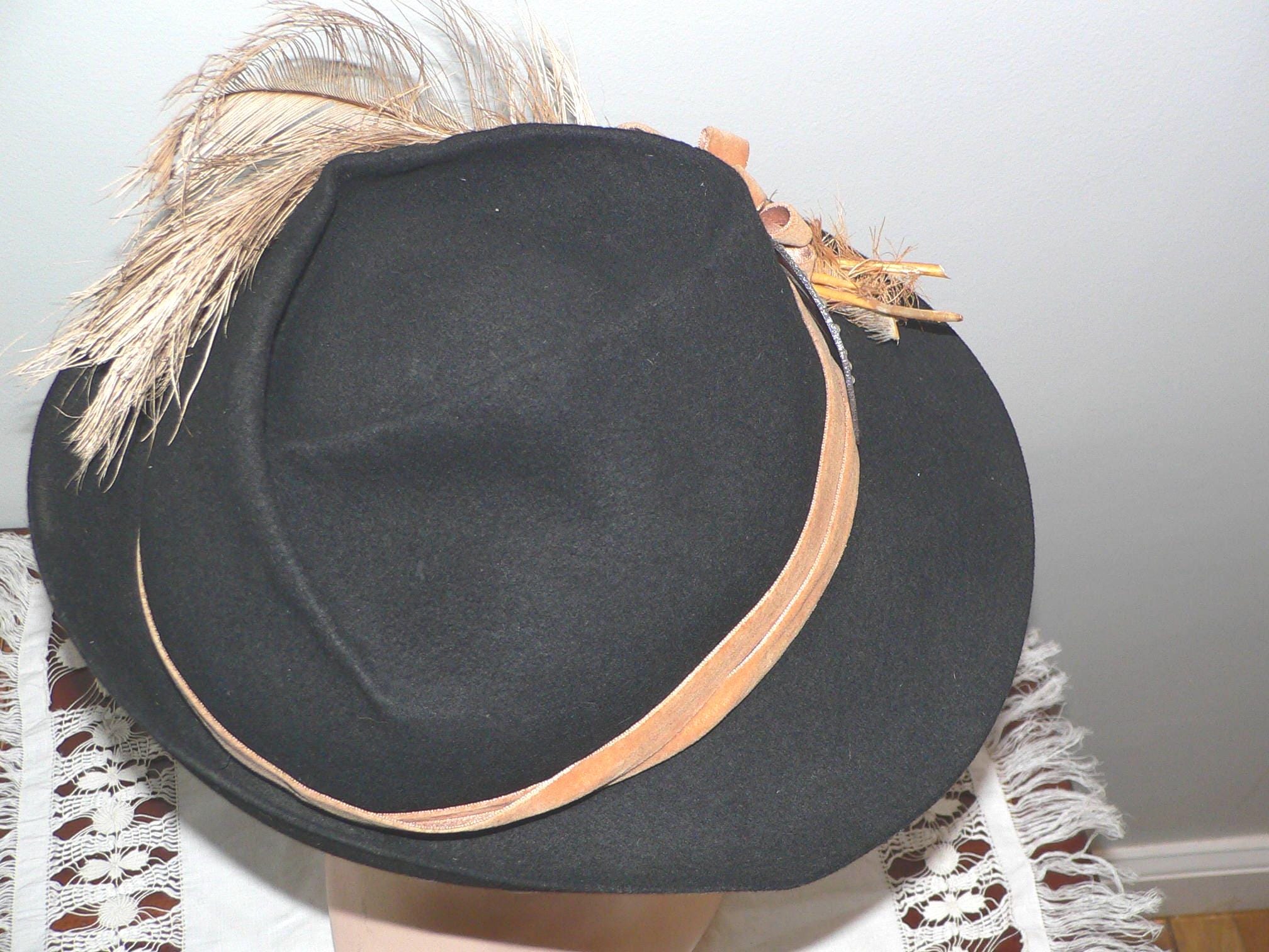 1930s- 40s Slouch Fedora Hat Brown Felt With Tan Velvet and  display picture 1