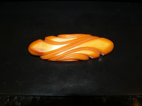 Vintage Carved Amber Butterscotch Bakelite Pin - image 6