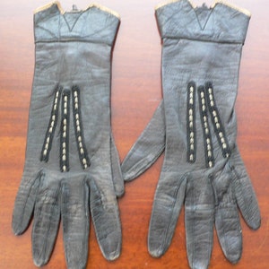 1920&#39;s Antique Embroidered Leather Gloves with Cuff