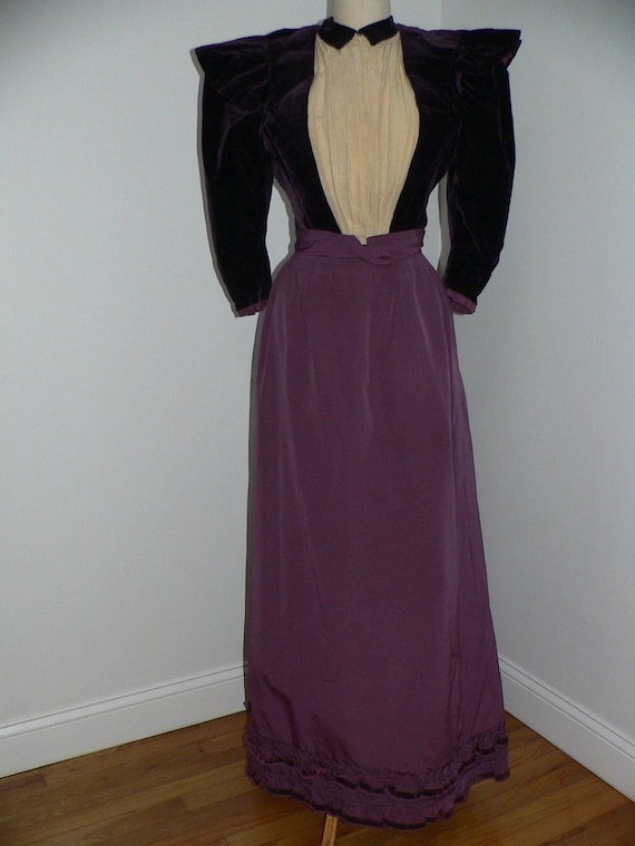Antique 1890's - 1900 Deep Purple Velvet and Moir