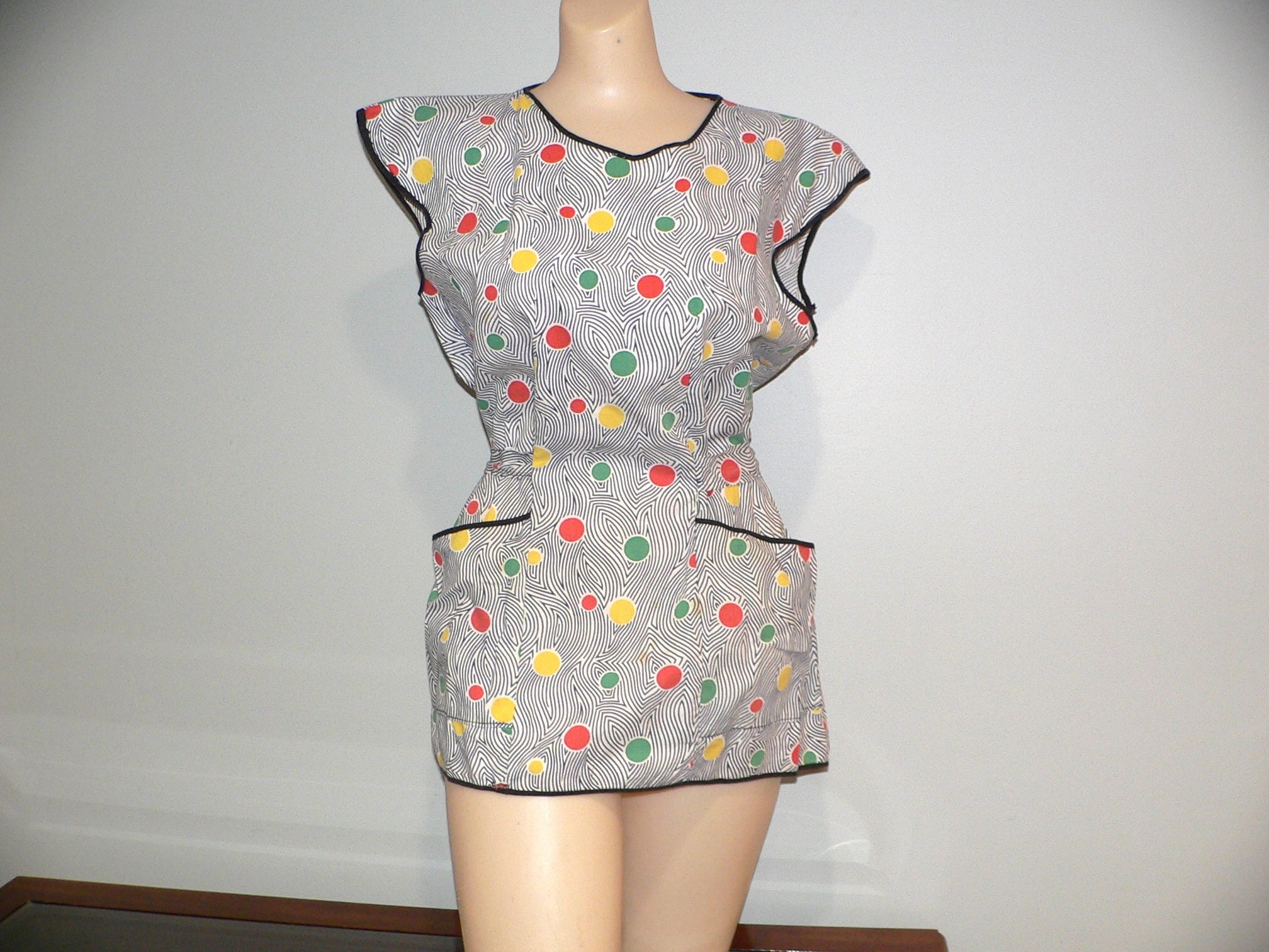 Vintage 1960's Smock Apron With Colorful Novelty Print and Back