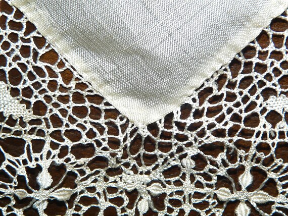 Antique Silk Maltese Lace Hankie - image 7