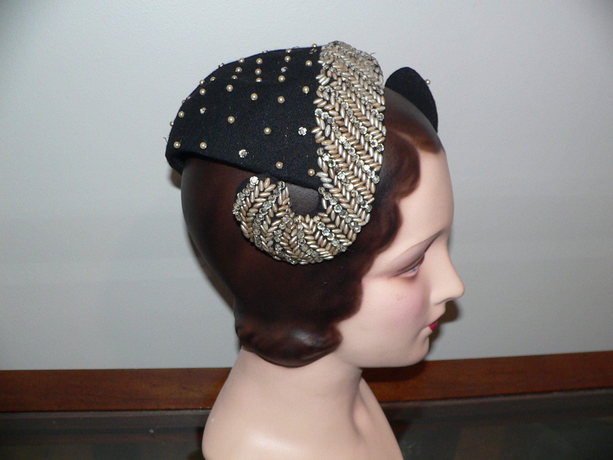 ? Rare 1930s G. Howard Hodge Black Velvet & Straw Cap Hat – Museum Worthy 1950s–1960s Hat Lot – 6 Mid-Century Women main image 4