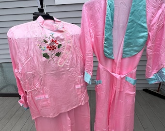 Vintage 50er Jahre Pyjama Set, helles Neon Pink / Aqua seidiges 3-teiliges Pyjama Set - Kosho Marke, Japan, New Old Stock