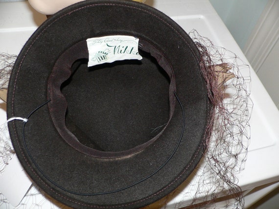 1940s Brown Felt Hat with Tan Ribbon Trim - image 5