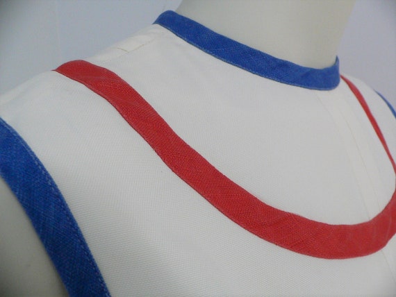 1950s - 60's White Sheath Dress with Red and Blue… - image 3