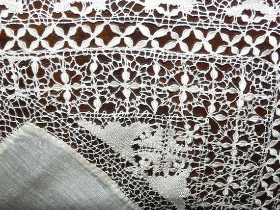 Antique Silk Maltese Lace Hankie - image 4