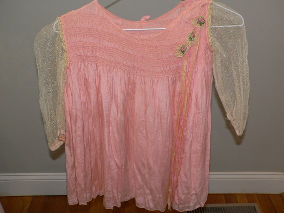 1920's Little Girls Smocked Dress with Ribbon Trim - image 3