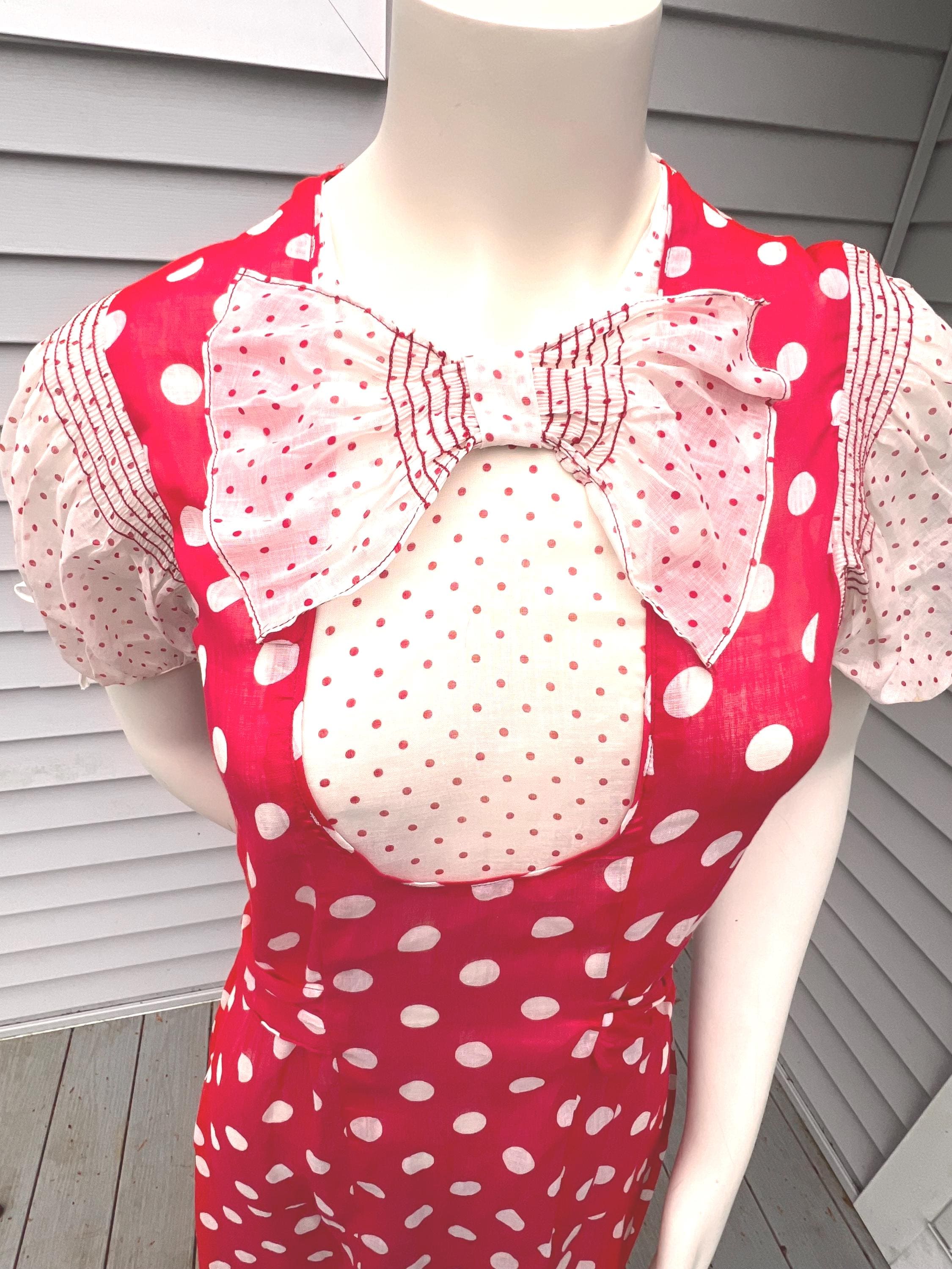 1930年代の赤と白の水玉模様のオーガンジードレス、パフスリーブの