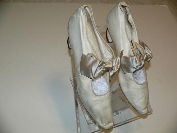 Antique Victorian 1890's Cream Leather Wedding Sh