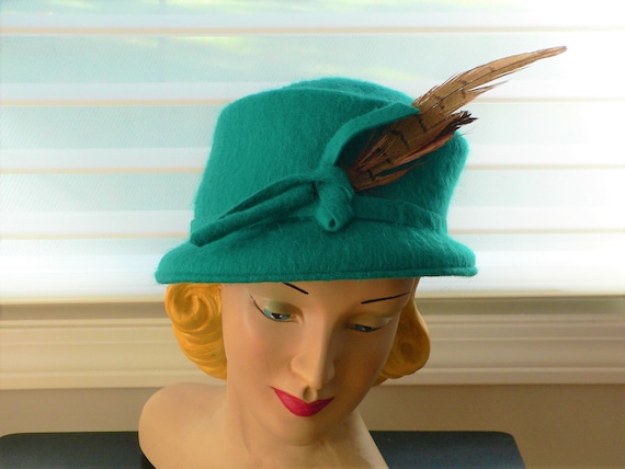1940's Green Hat with Feather Trim Tilt Hat