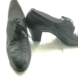 1930&#39;s - 40s Red Cross Black Shoes,  Vintage Oxford Tie Up Work Shoes, Size 7AA