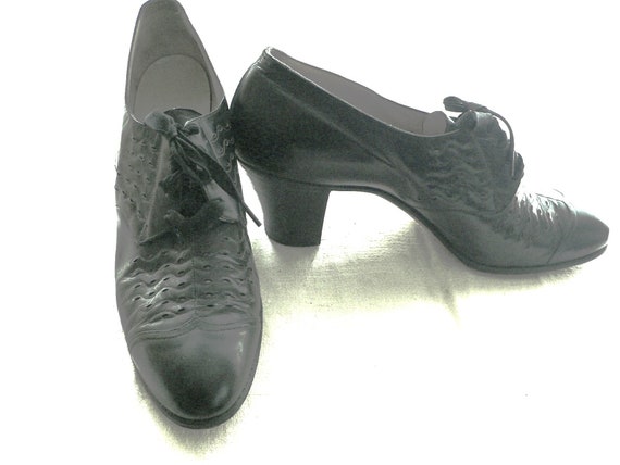 1930's - 40s Red Cross Black Shoes,  Vintage Oxfo… - image 1