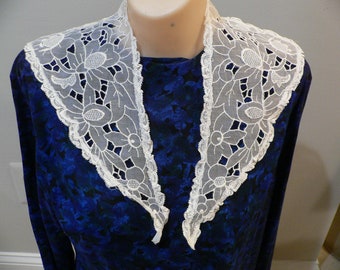 Vintage 1930's Embroidered, Cut Work and Lace Collar, Maid's Collat