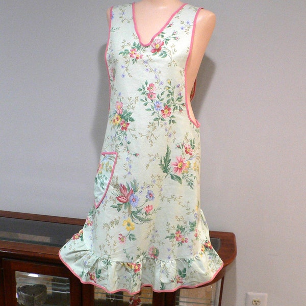 1950's Bib Front Apron with Green Flower Print and Pocket. Fits Several Sizes