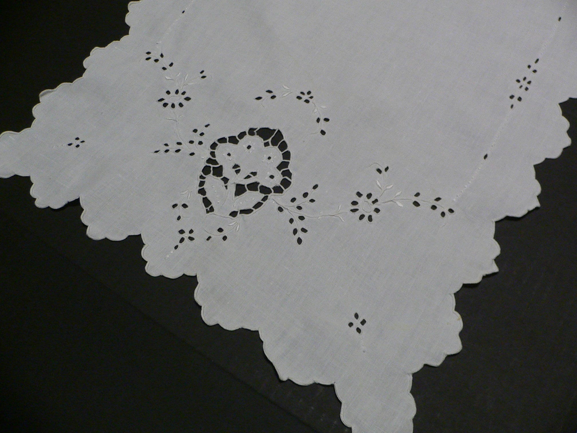 アンティーク ビクトリア朝の刺繍入りトレイクロス - Etsy 日本