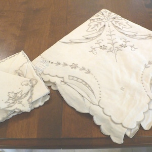 Vintage Madeira Tablecloth and 4 Napkins Unused withTags , 53 &quot; Tablecloth