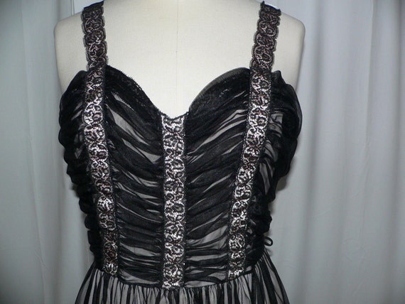 1950's 1960s Carillon Black Nightgown Over A Pale… - image 1