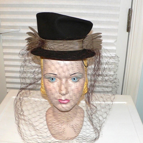 1940er Jahre brauner Filzhut mit hellbrauner Borte