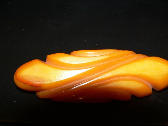 Vintage Carved Amber Butterscotch Bakelite Pin - image 3