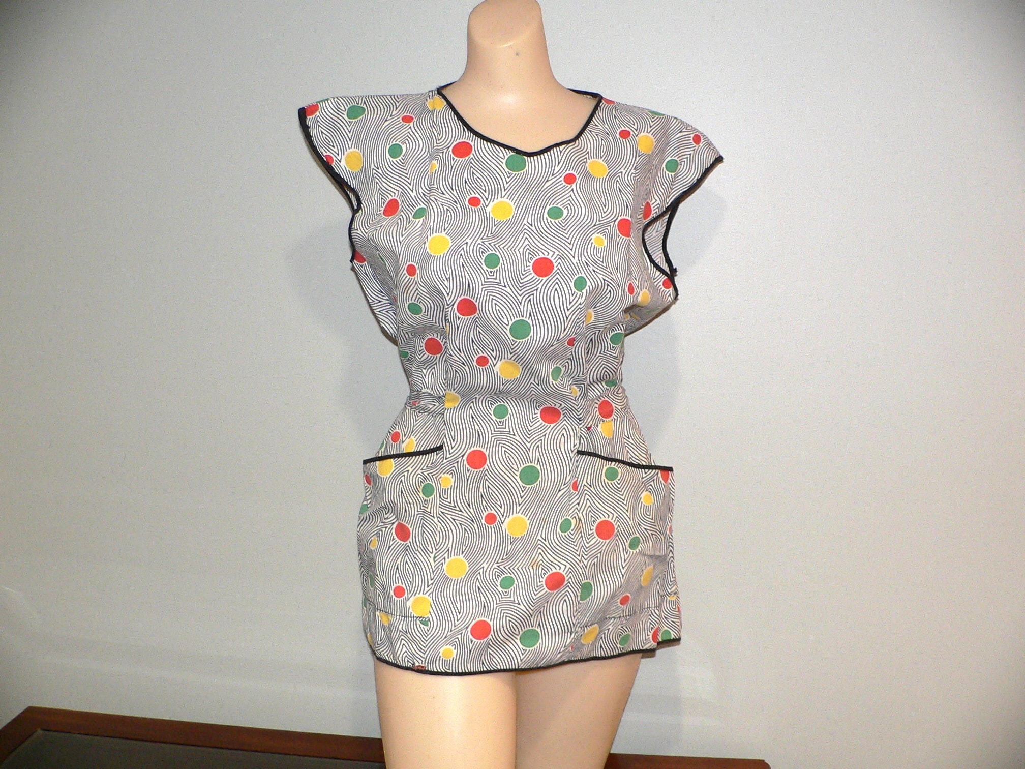 Vintage 1960's Smock Apron With Colorful Novelty Print and Back