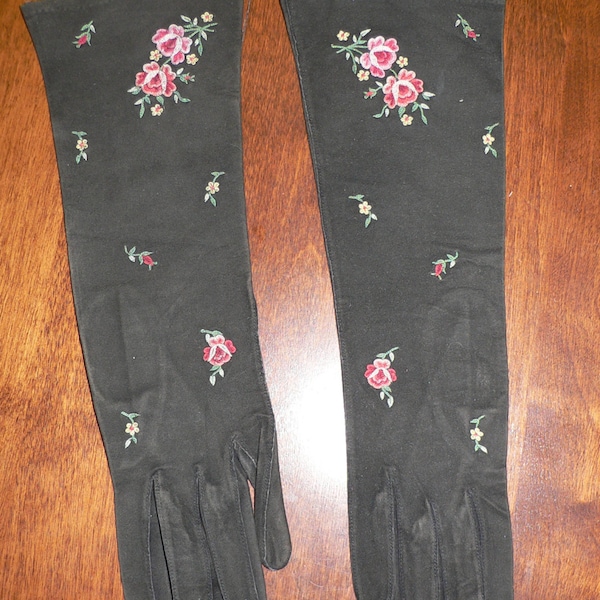 1950s 1960s French Suede Gloves With Beauvais Embroidered Flowers Size  6 1/2