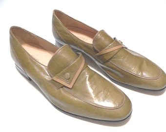 Pair of 1960's Italian Olive Green and Tan Dress Shoes, Made in Italy by Hanes for P Savva, New Old Stock
